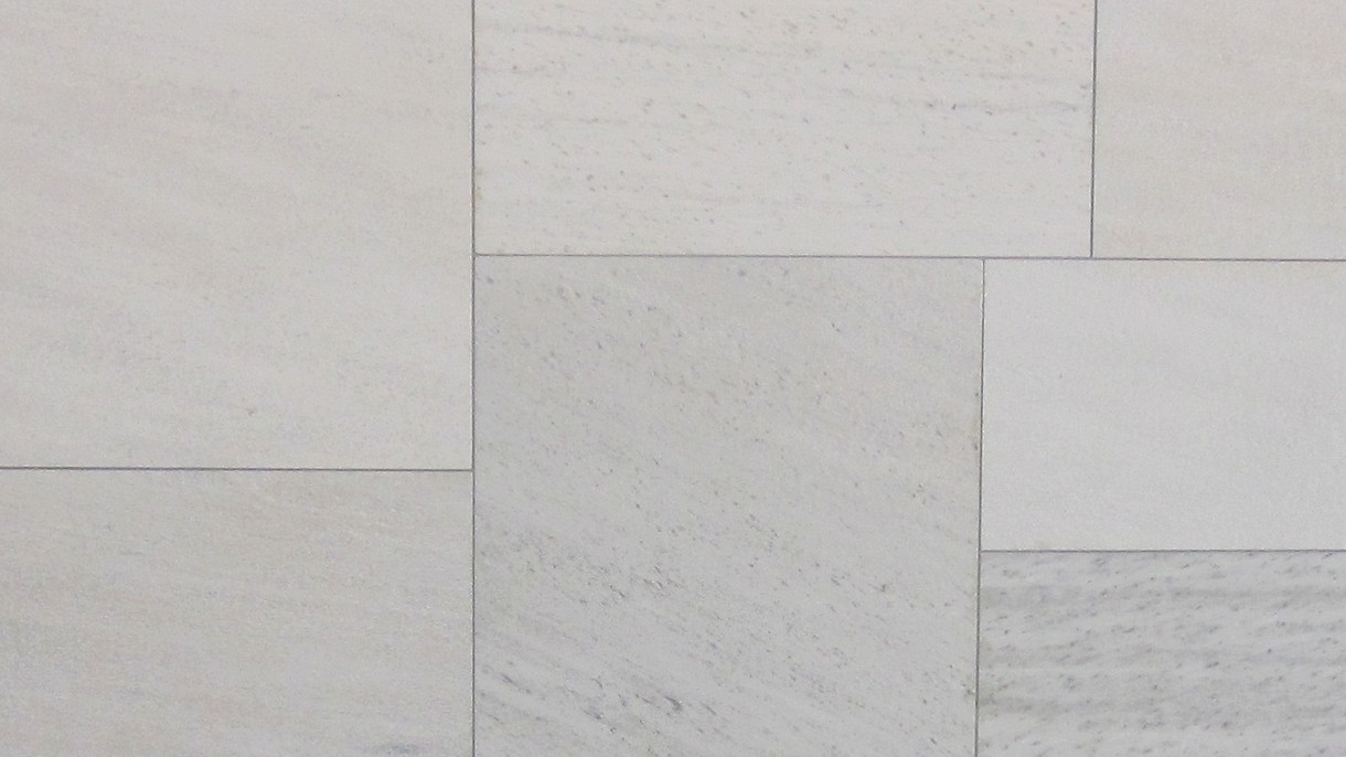 BRASILIANISCHER QUARZIT WEISSLICH ESPLANIDO, Bodenplatten, gespalten mit gesägten Kanten, 27 x 57 x 1-3 cm und 47 x 47 x 1-3 cm